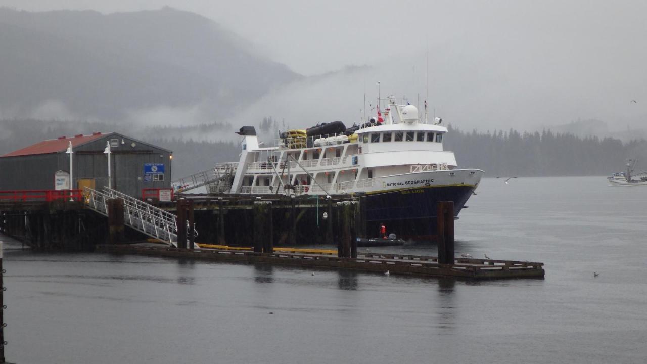 Orca Inn Alert Bay Exterior photo